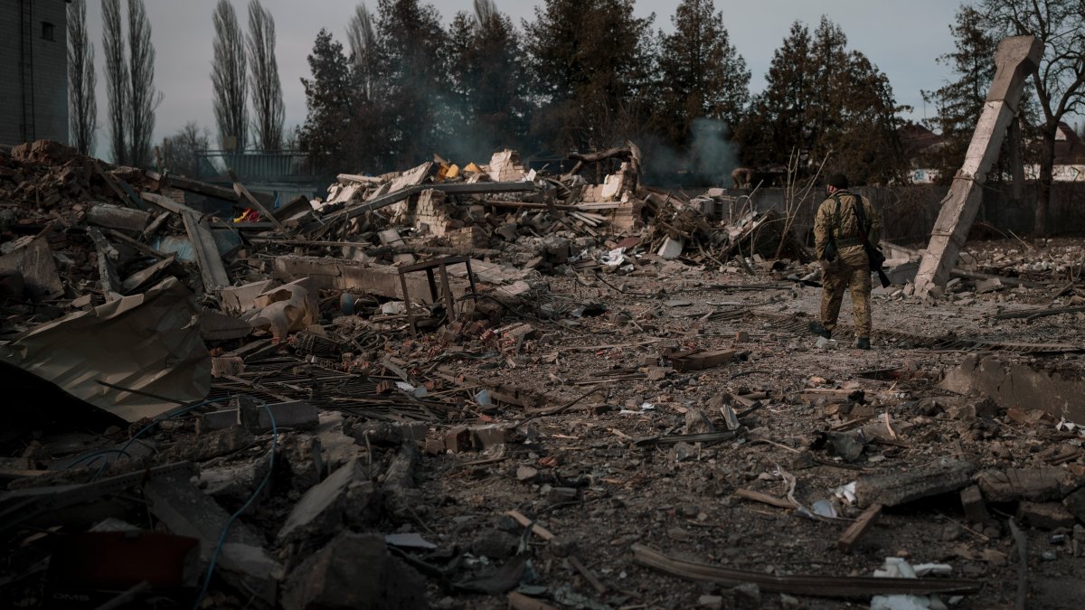 Russians Push Toward Kyiv, Keep Up Siege of Other Cities - Vimarsana News
