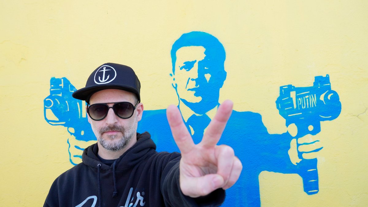 Spray-Painting for Ukraine: Street Artists Show Support