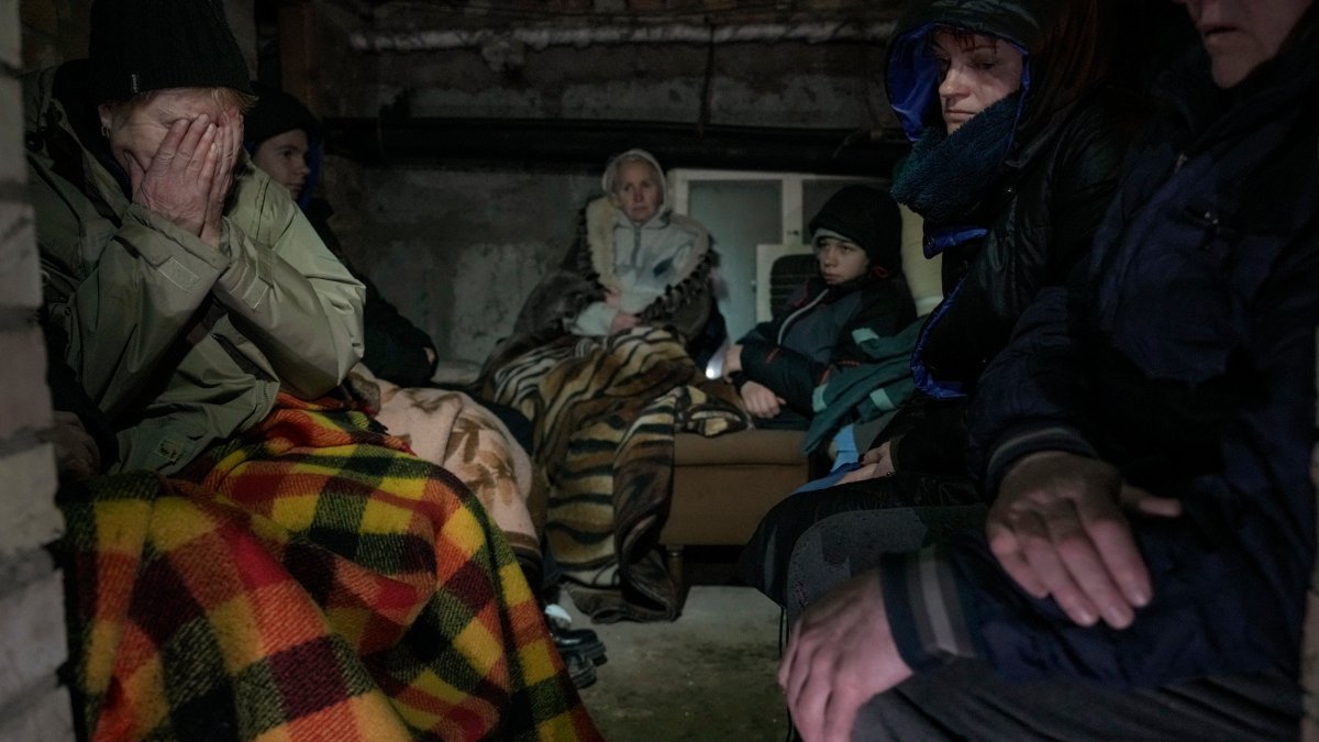 Russians Besiege Ukrainian Ports as Armored Column Stalls - Vimarsana News