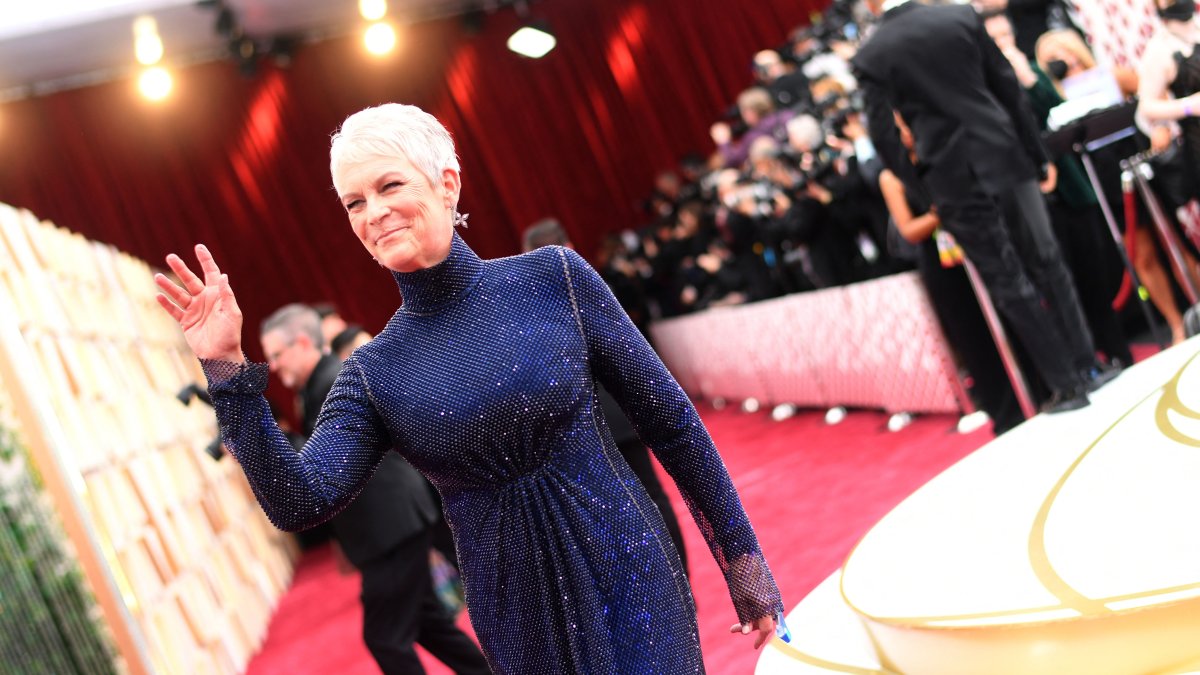 What Jamie Lee Curtis Had to Say About Goddaughter Maggie Gyllenhaal at Oscars 2022