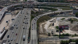 A view of the Palmetto Expressway from Air Force One as it arrives with US President Barack Obama at Miami-Dade International Airport September 20, 2012 in Miami, Florida. Obama is traveling to Florida for the day to participate in a taping for Univision in Miami before attending a campaign event in Tampa. AFP PHOTO/Brendan SMIALOWSKI (Photo credit should read BRENDAN SMIALOWSKI/AFP/GettyImages)