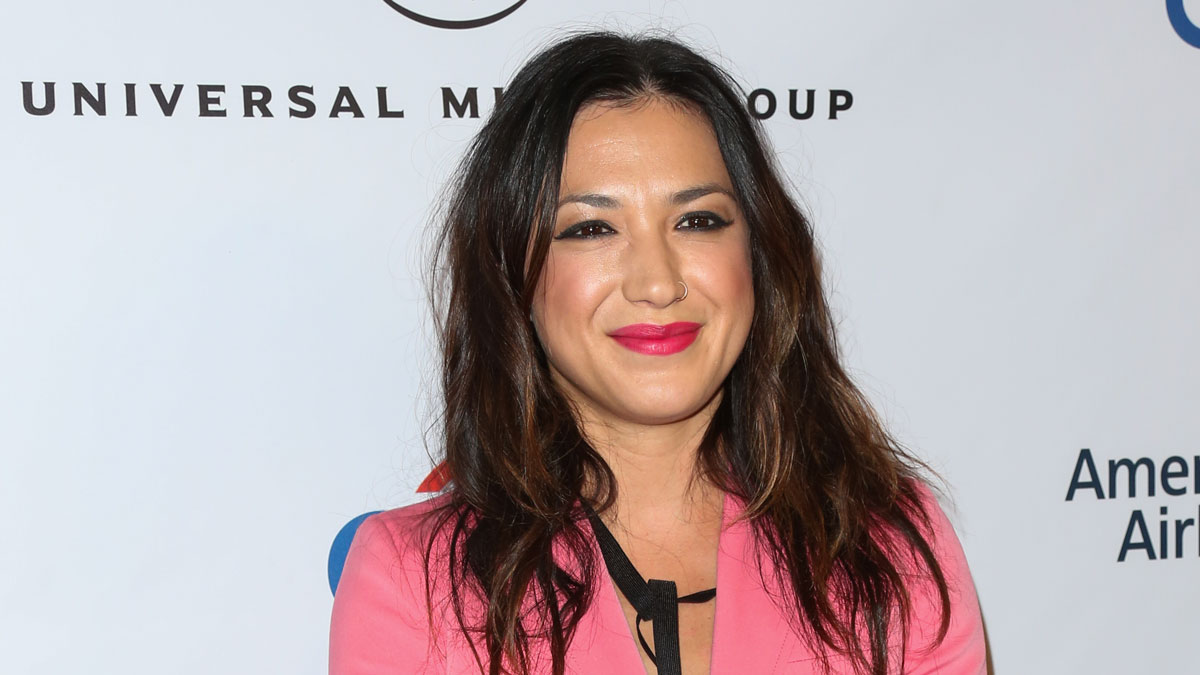 Michelle Branch Claps Back at Mom Shamer After Nursing 6-Week-Old Baby at Park