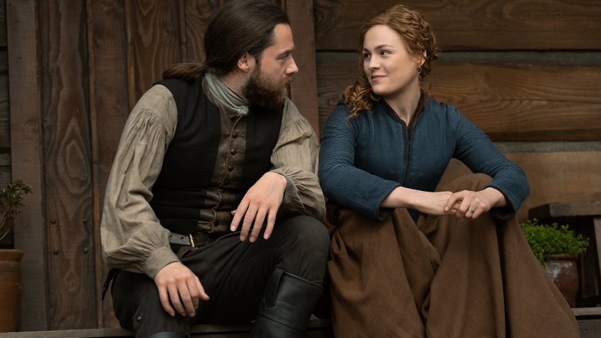 “Outlander” stars Richard Rankin and Sophie Skelton open up about season 6.
