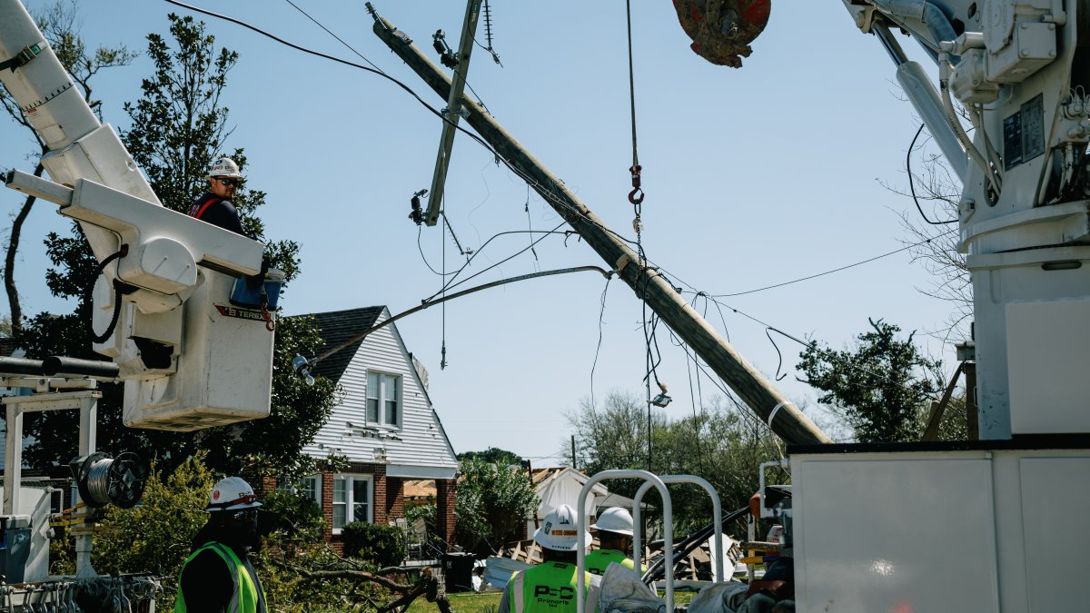 Storms Batter Aging US Power Grid as Climate Disasters Spread – NBC 6 South Florida - Vimarsana News