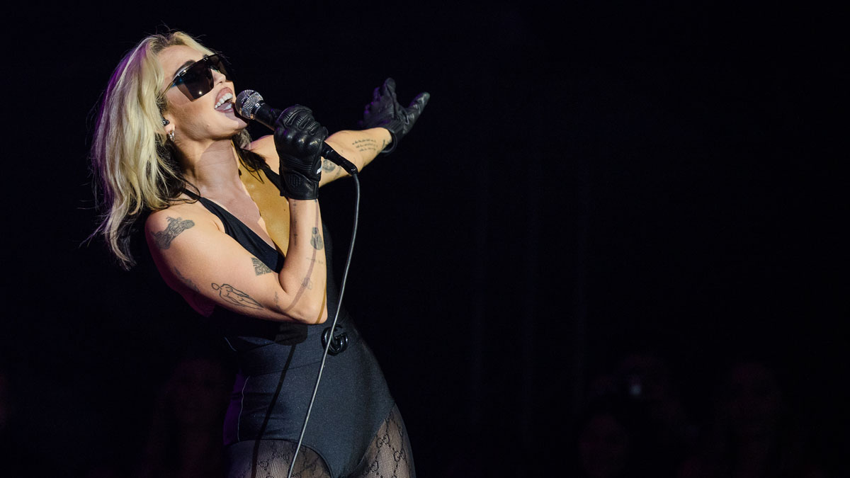 Miley Cyrus Cancels Grammys Party Performance After Testing Positive For COVID-19 Miley Cyrus Cancels Grammys Party Performance After Testing Positive For COVID-19