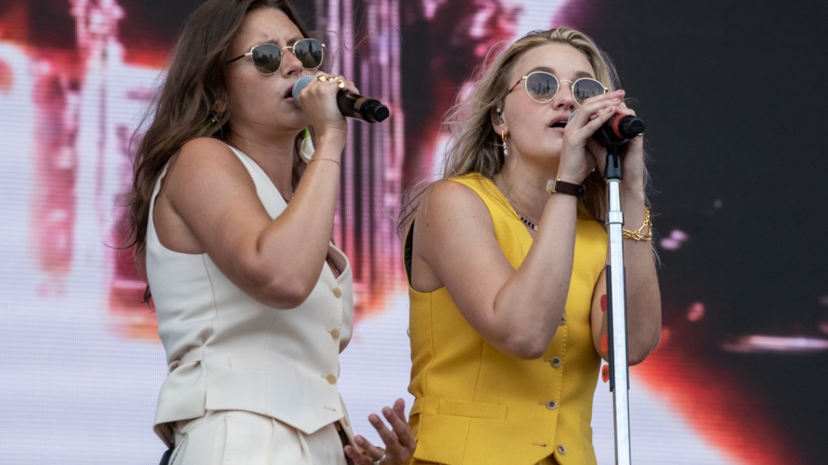 Pop Duo Aly & AJ ‘Distraught’ After Tour Bus ‘Caught in Crossfire’ of Sacramento Shooting