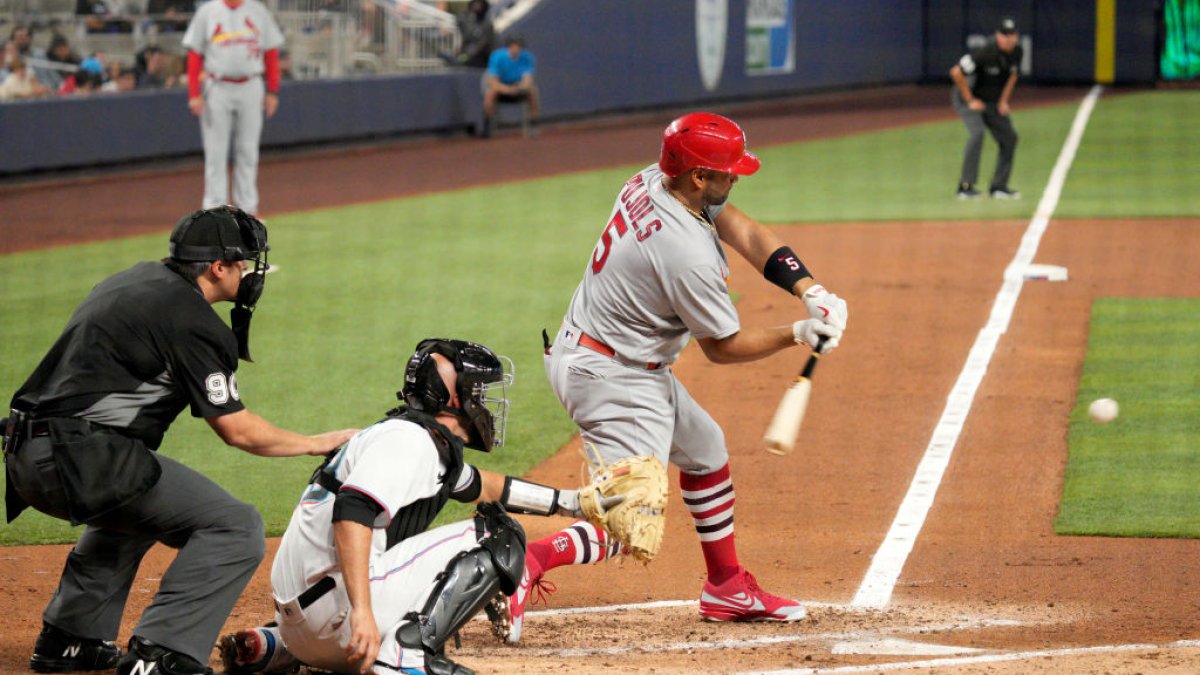 Pujols paces Cardinals, helps Wainwright in win over Marlins