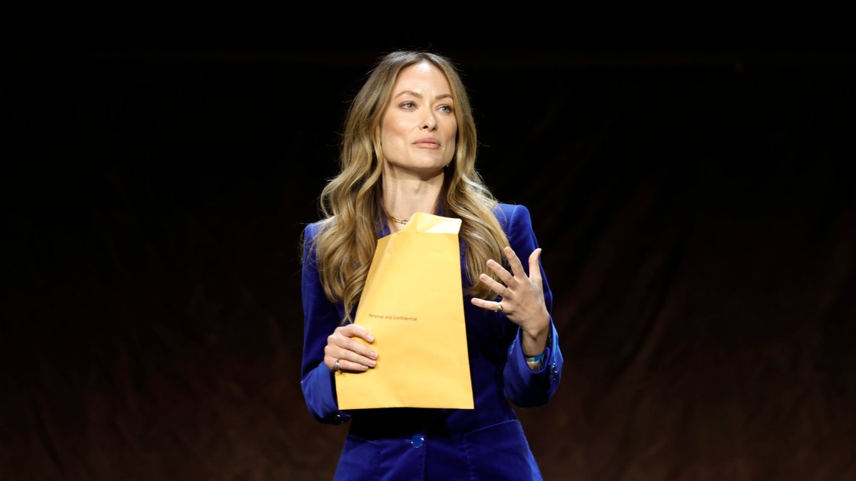 Olivia Wilde Receives Jason Sudeikis’ Custody Papers Onstage at CinemaCon
