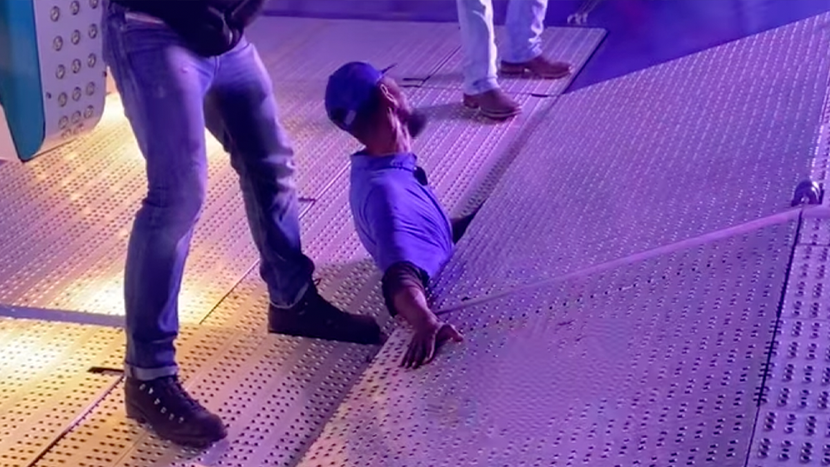 Jacksonville Man Hospitalized After Getting Caught in Clay County Fair Ride – NBC 6 South Florida - Vimarsana News