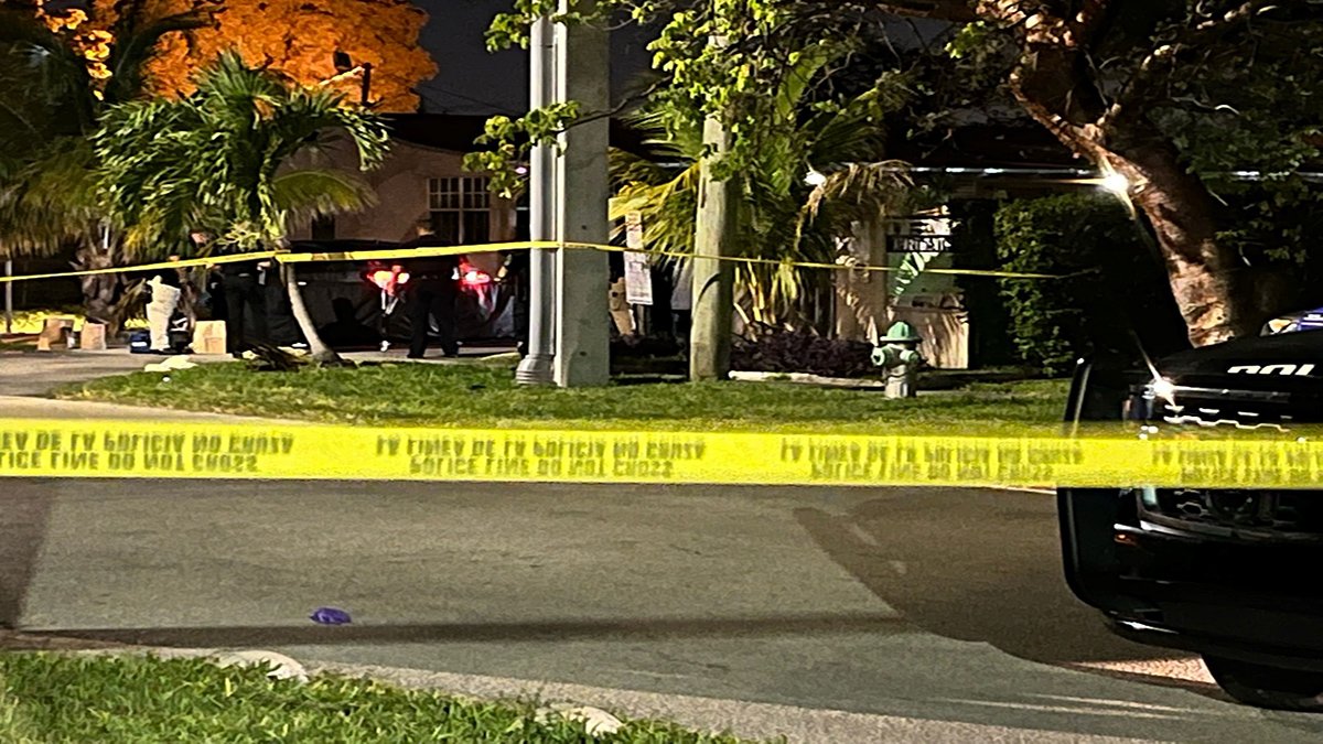 2 People Killed in Shooting Outside Hollywood Apartment Complex – NBC 6 ...