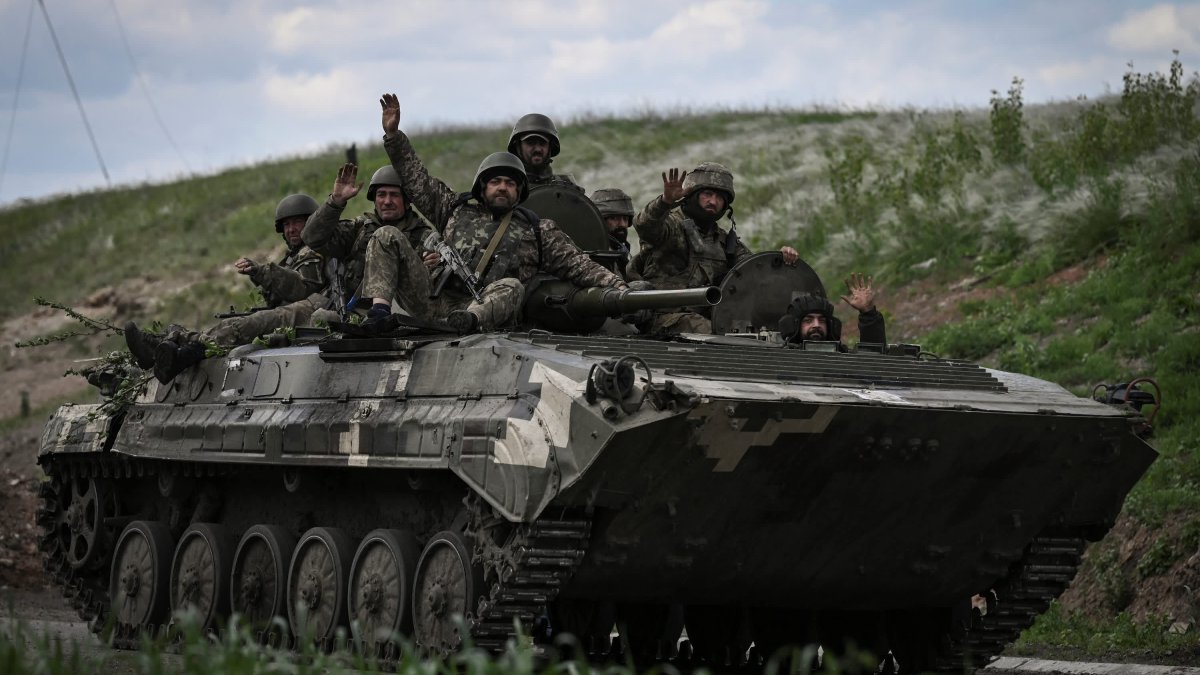 Russia Strikes Multiple Towns in the Donbas, Ukraine Says; Moscow Looks Ready to Sever Ties With the West. Follow Our Live Updates - Vimarsana News