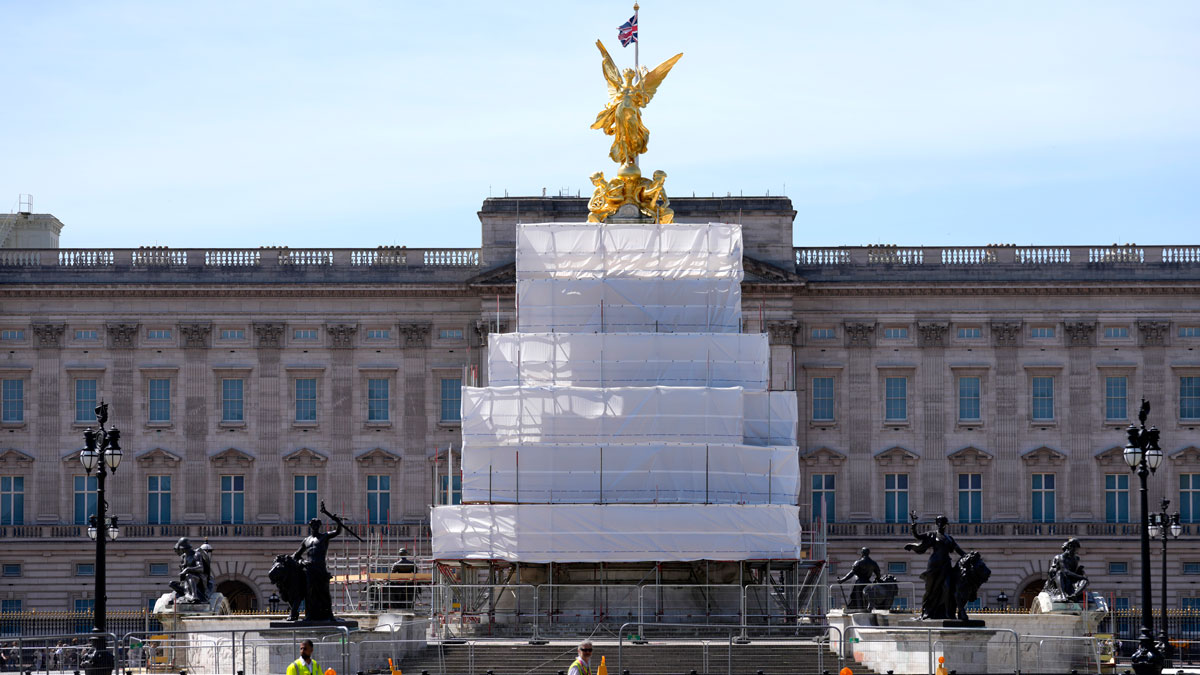 Andrew, Harry and Meghan Won’t Appear on Jubilee Balcony, Buckingham Palace Says