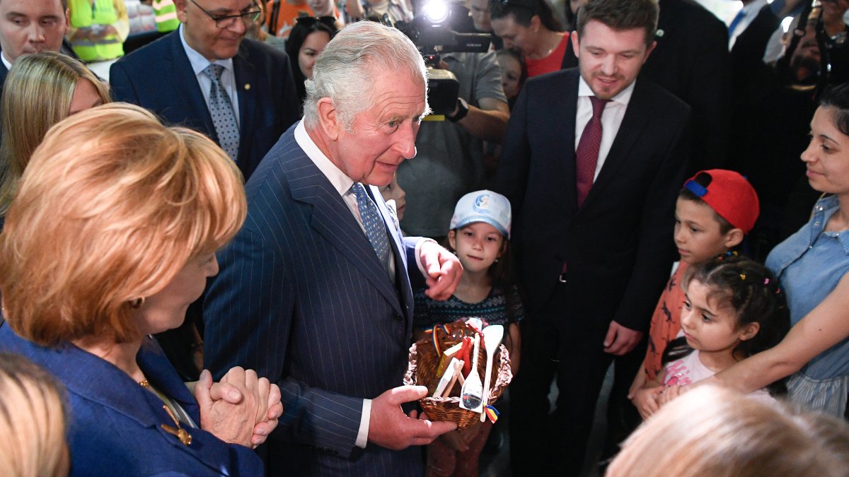 UK’s Prince Charles Visits Ukrainian Refugees in Romania