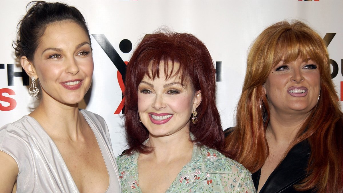 Ashley Judd Opens Up About First Mother’s Day Without Naomi Judd in Emotional Essay