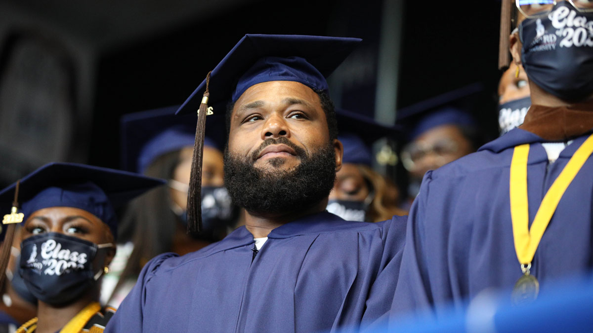 Anthony Anderson Celebrates Graduating From Howard University at 51 Anthony Anderson Celebrates Graduating From Howard University at 51