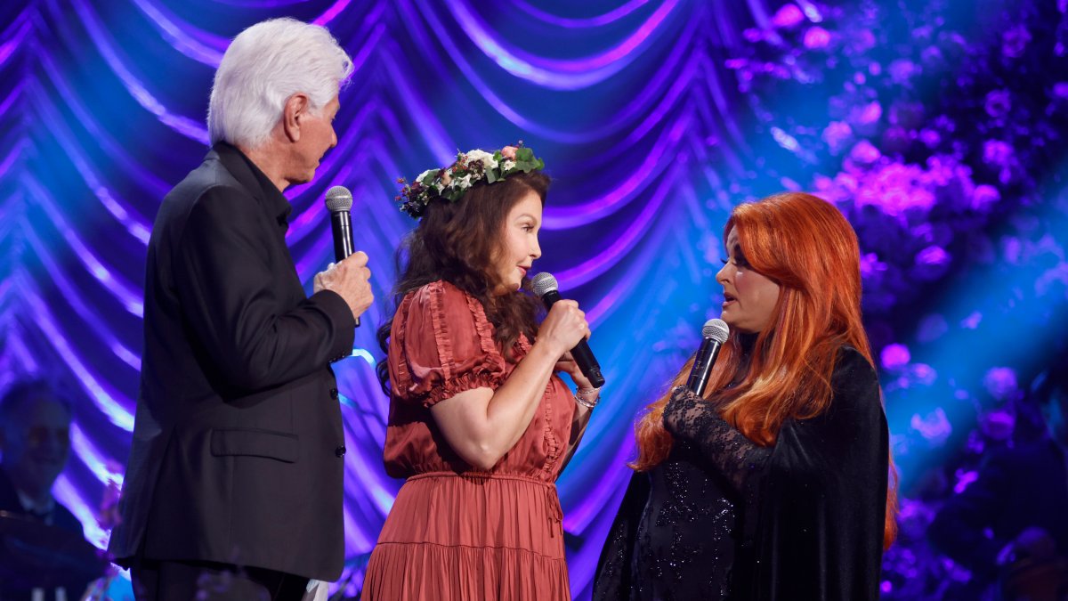 Family, Friends and Stars Honor Naomi Judd at Memorial Service 2 Weeks After Her Death