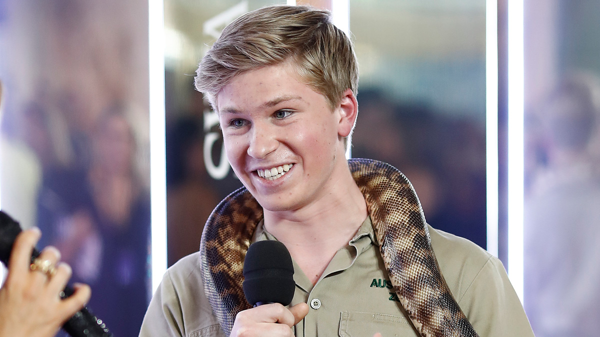 Robert Irwin Wrangles Snake From ‘Bad’ Spot in the Middle of the Road, Moves it to Safer Habitat Robert Irwin Wrangles Snake From ‘Bad’ Spot in the Middle of the Road, Moves it to Safer Habitat