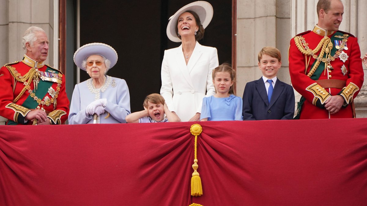 Prince Louis Steals the Show at Queen’s Jubilee as Royal Kids Make Carriage Debut