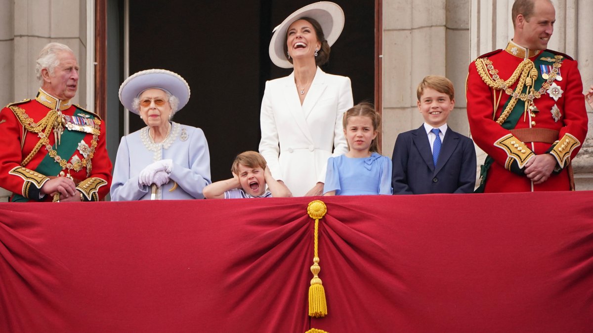 Prince William and Kate Middleton Share Unseen Image of Queen Elizabeth II With Spouse and children Before Dying