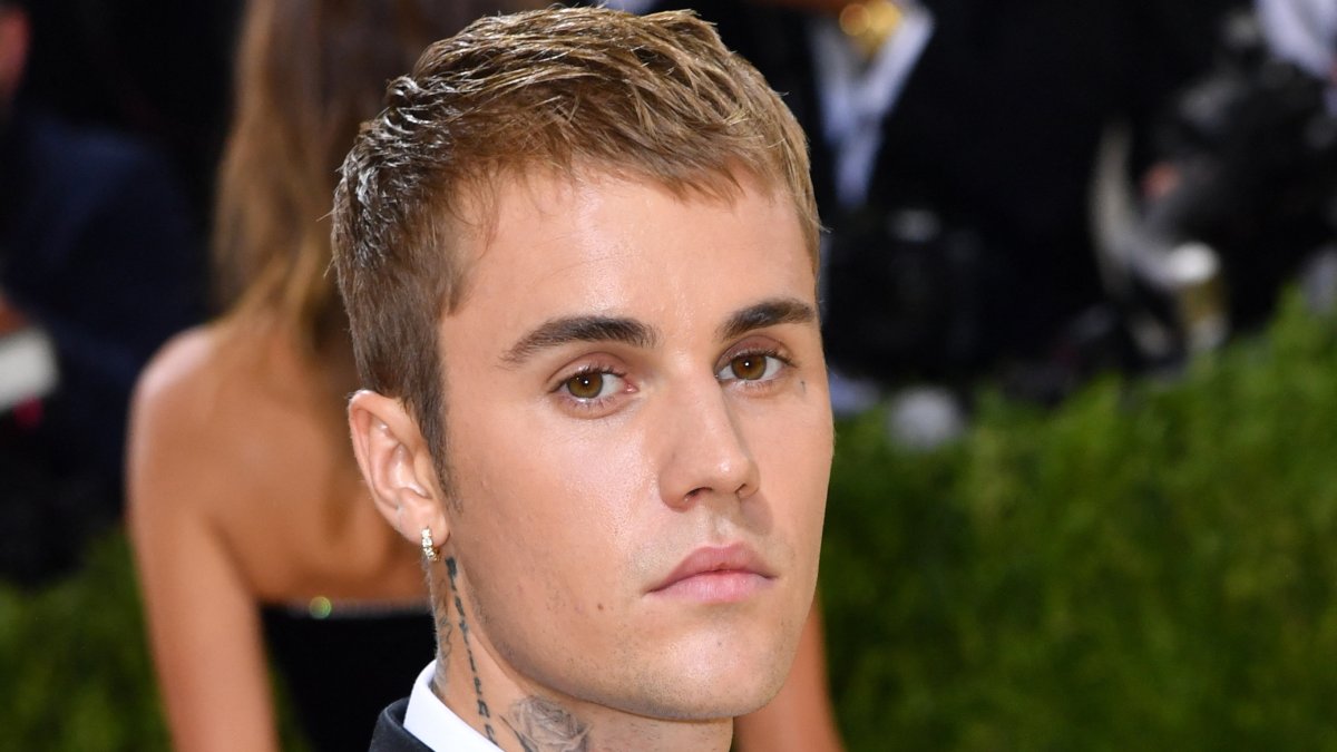 Justin Bieber Experiencing Partial Face Paralysis Amid New Diagnosis