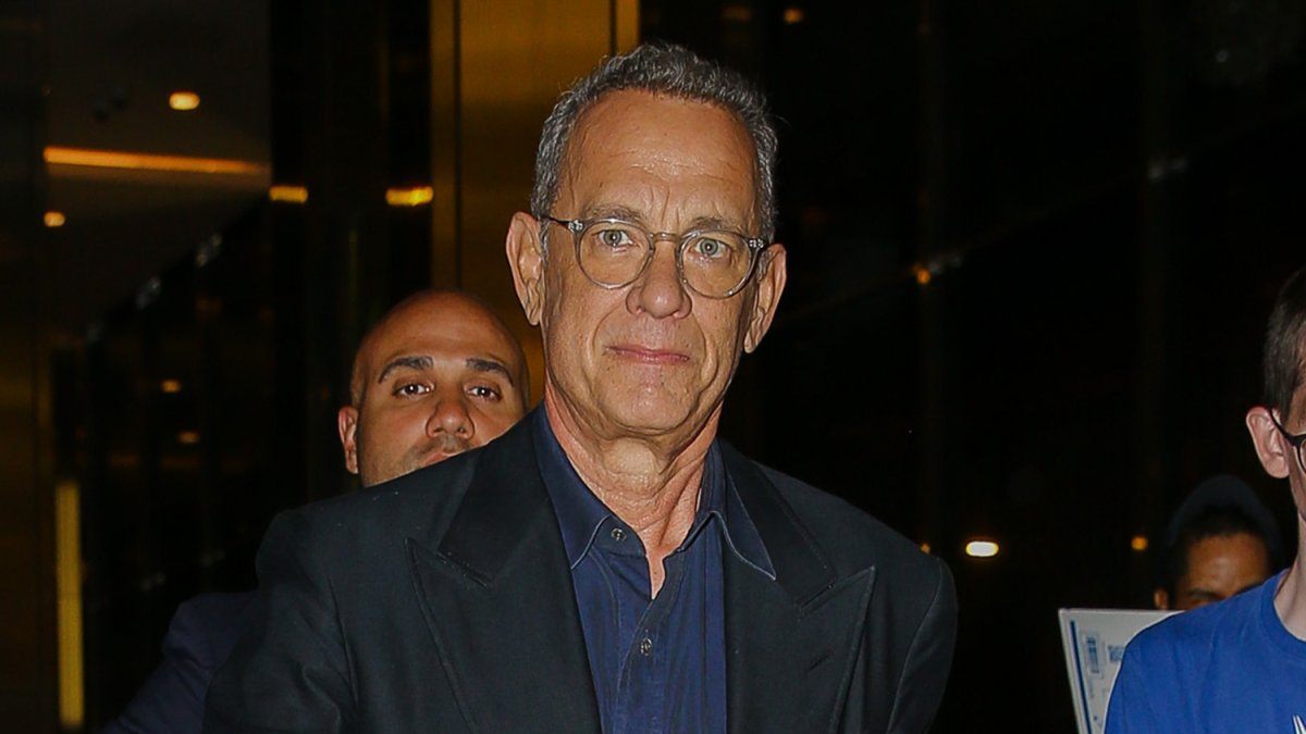 Video Shows Tom Hanks Tell Fans to ‘Back Off’ After They Bump Into His Wife Rita Wilson