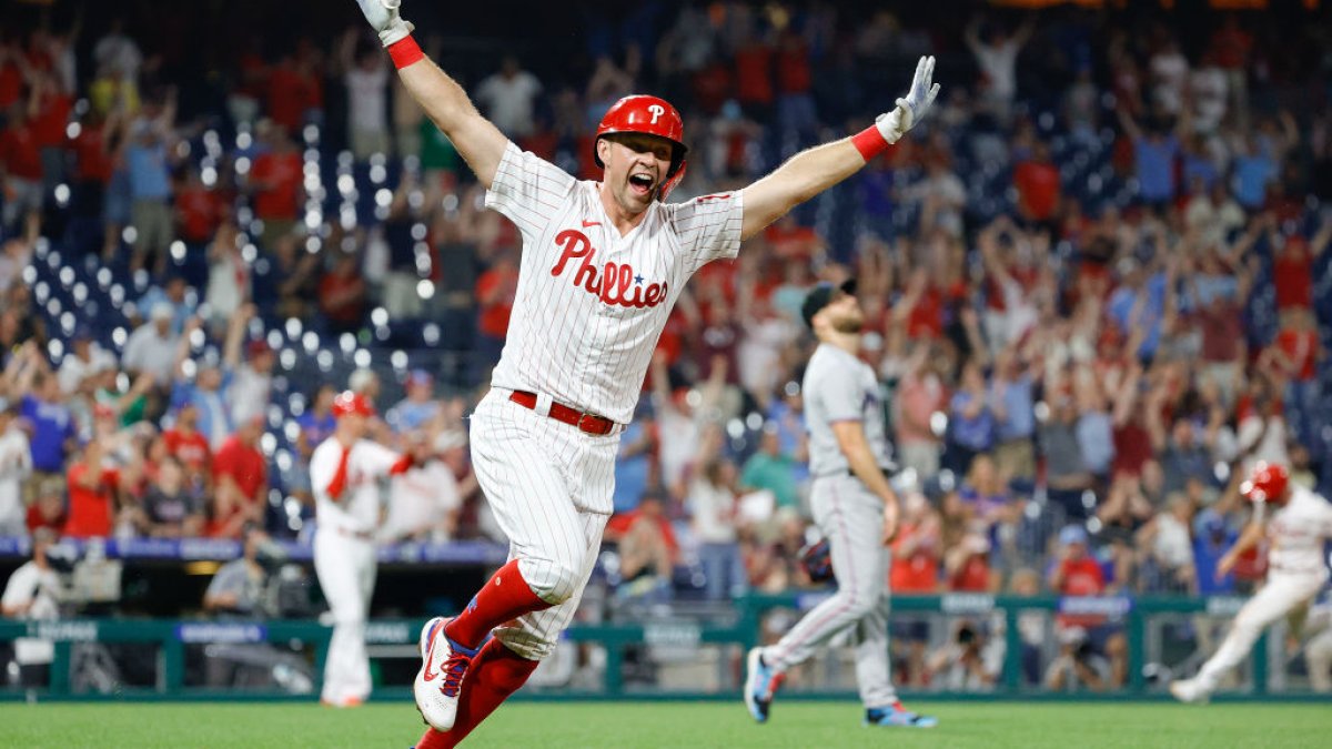 Harper, Hoskins rally Phillies past Dodgers with 4-run 7th – KXAN Austin