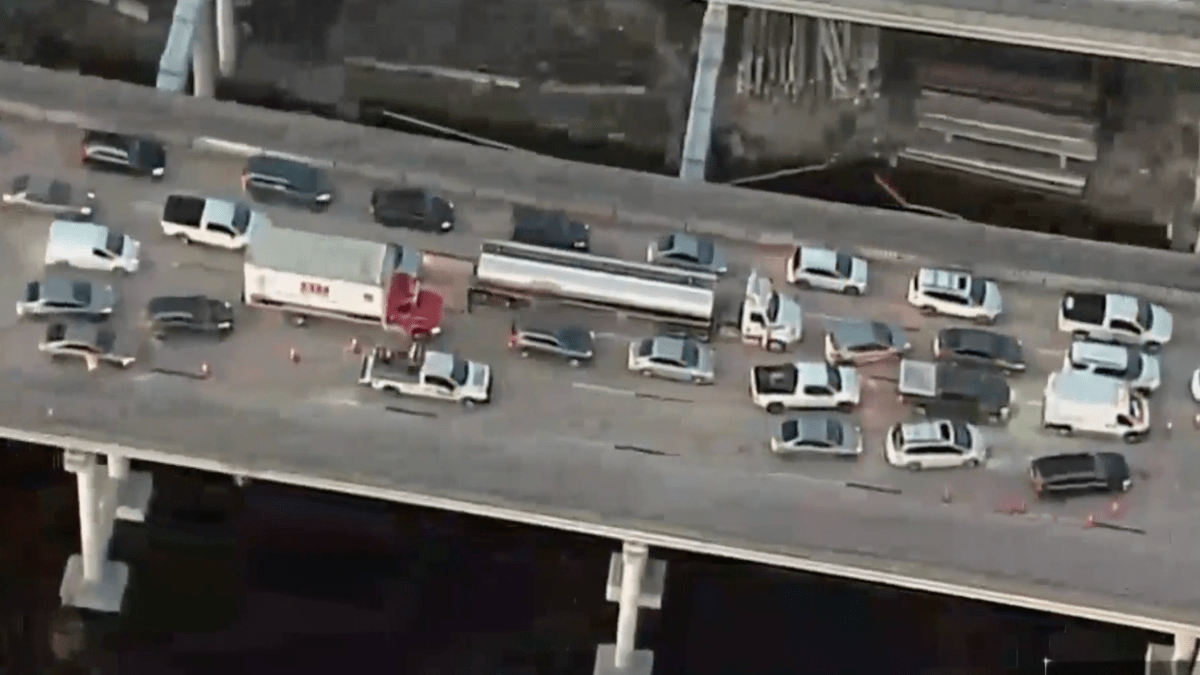 Woman Killed, 4-Year-Old Boy Injured in Crash on I-595 - Vimarsana News
