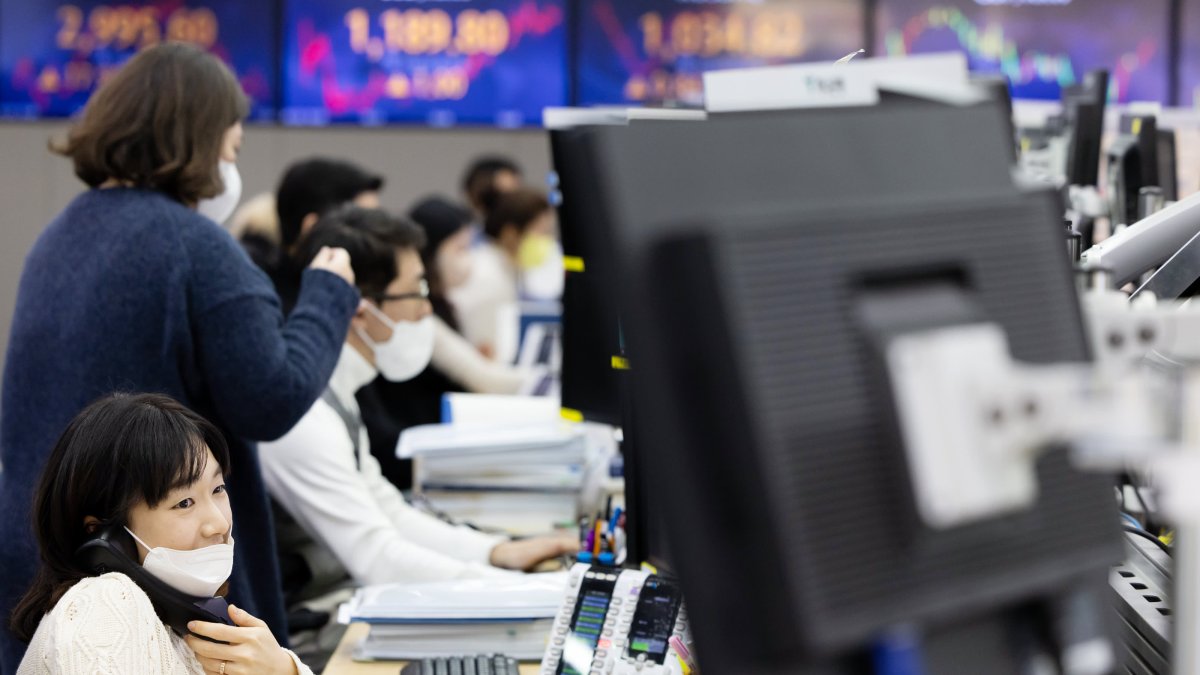 South Korea Stocks Lead Gains in Asia Markets; New Zealand Inflation at 32-Year High - Vimarsana News