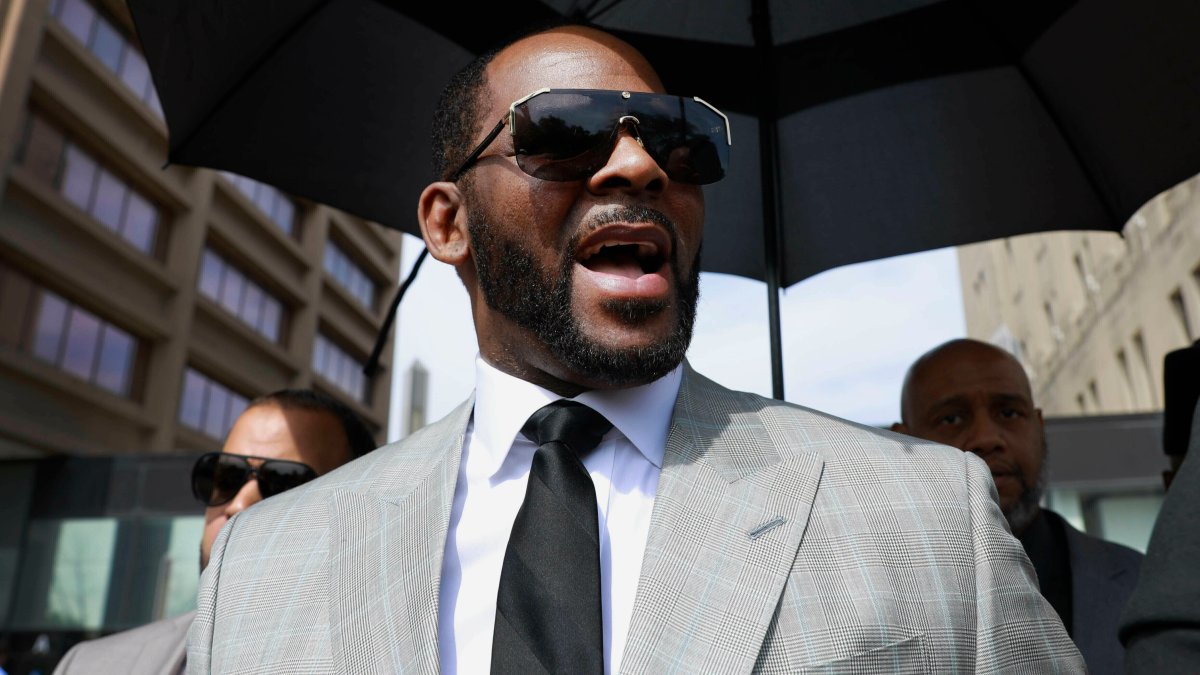 R Kelly Accuser to Give Key Testimony on Trial-Fixing Charge