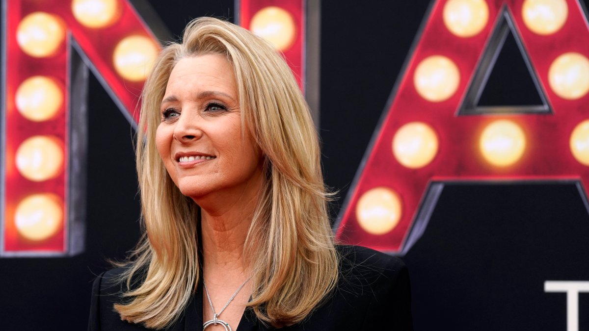 Lisa Kudrow’s Son Finally Watched ‘Friends’ and Here’s What He Thought