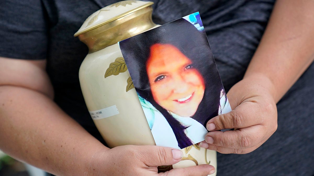 911 Operator Charged in Woman's Death After Failing to Send Ambulance - Vimarsana News
