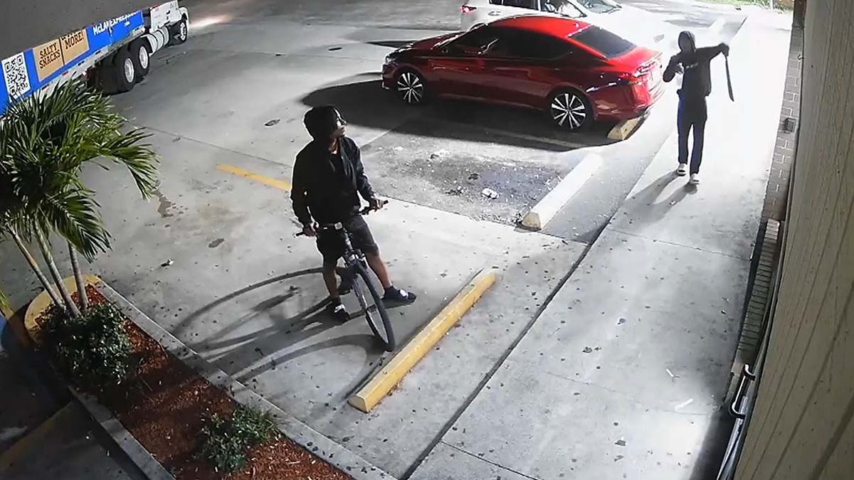 Man Threatens Victim With Machete Before Shooting Him in Oakland Park