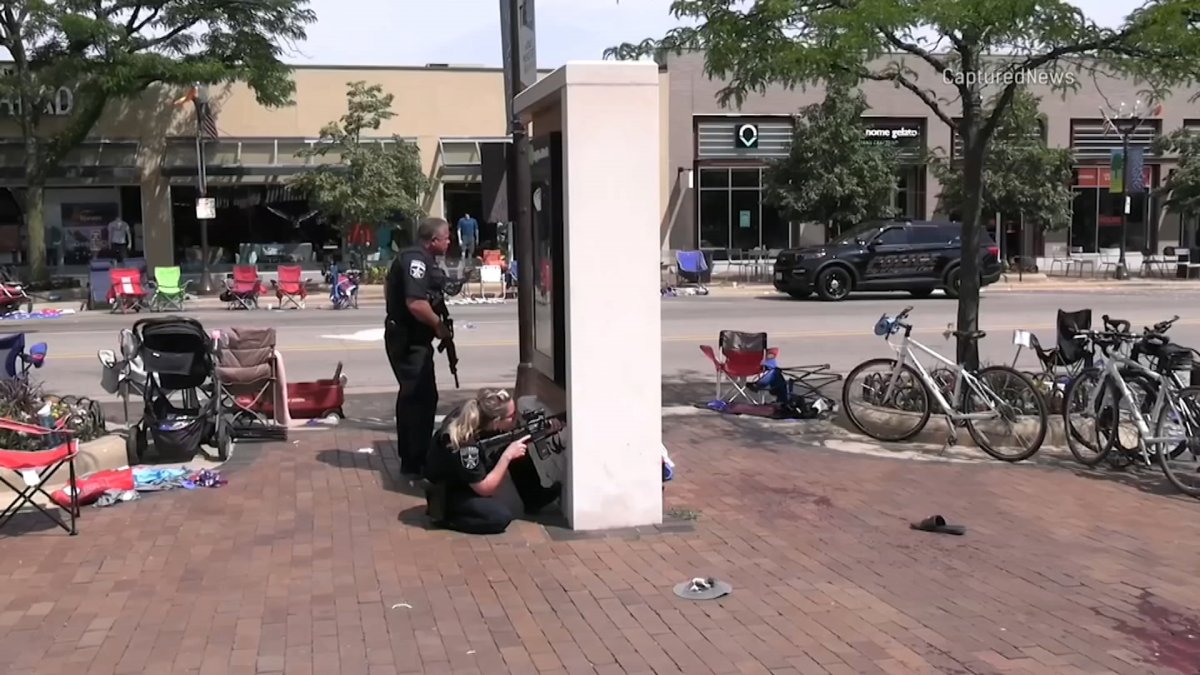 6 Dead, 26 Injured in Shooting at Illinois Fourth of July Parade - Vimarsana News