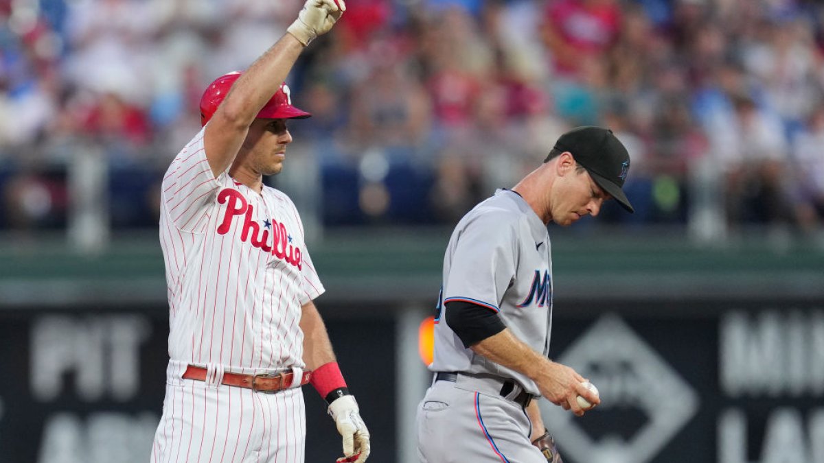 J.T. Realmuto's three run homer helps Phillies beat Yankees