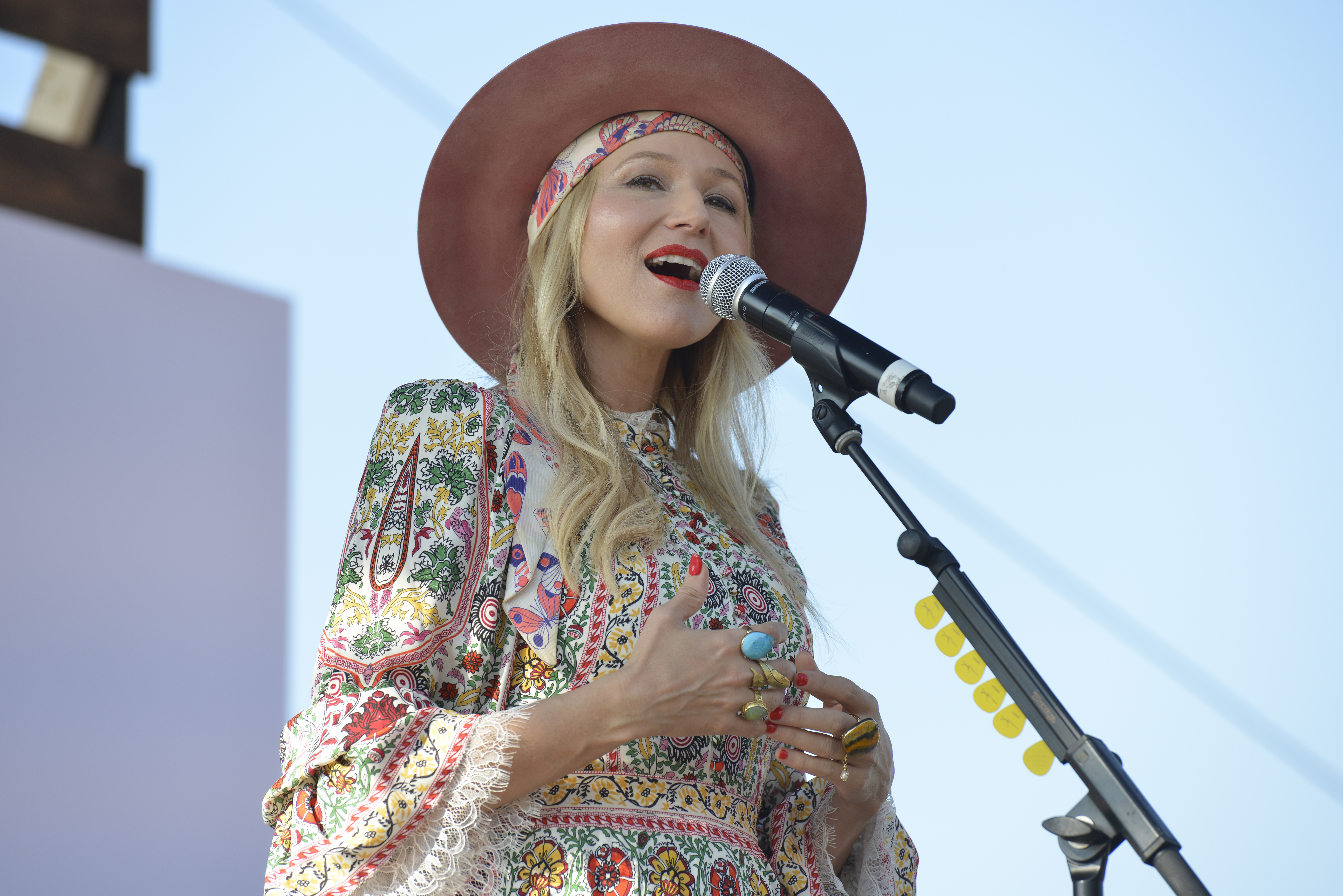 Jewel’s Tour Bus Catches Fire in a Parking Lot