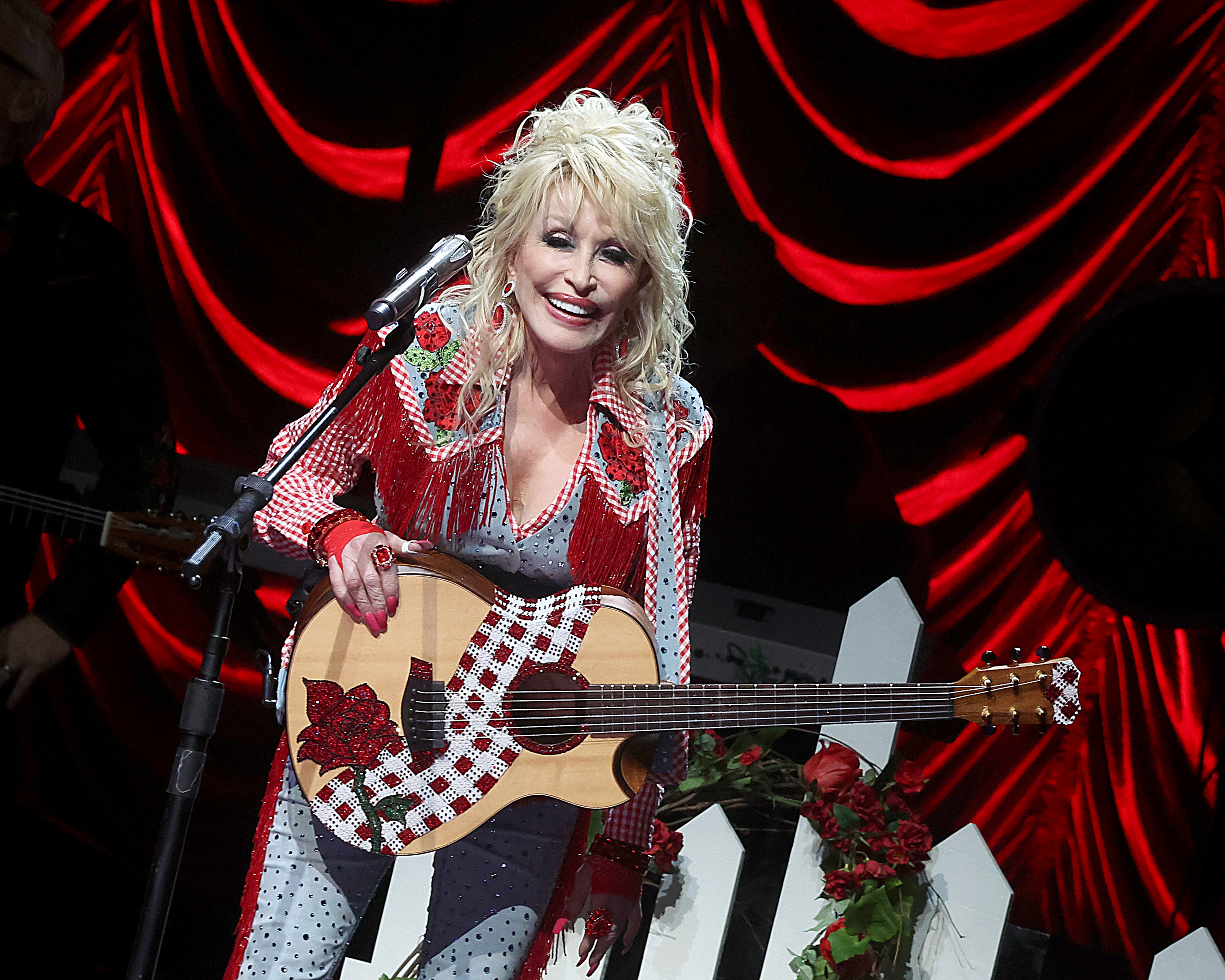 Country Superstar Dolly Parton Among Carnegie Medal of Philanthropy Winners