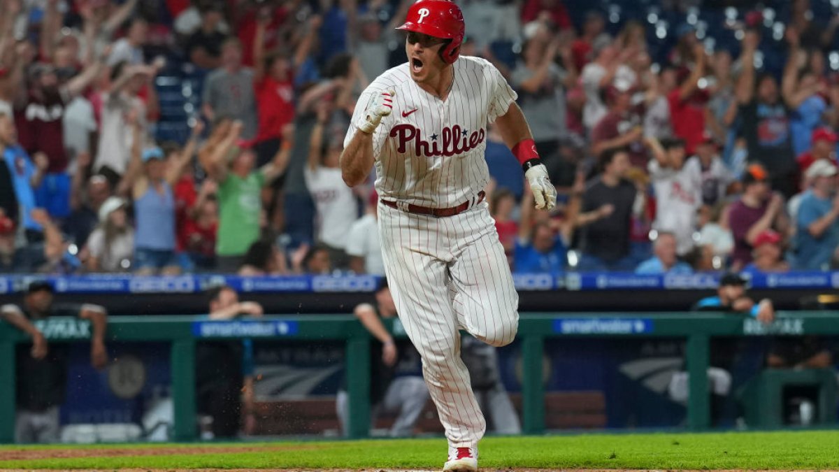 JT Realmuto, Phillies rally past NL ERA leader Sandy Alcantara