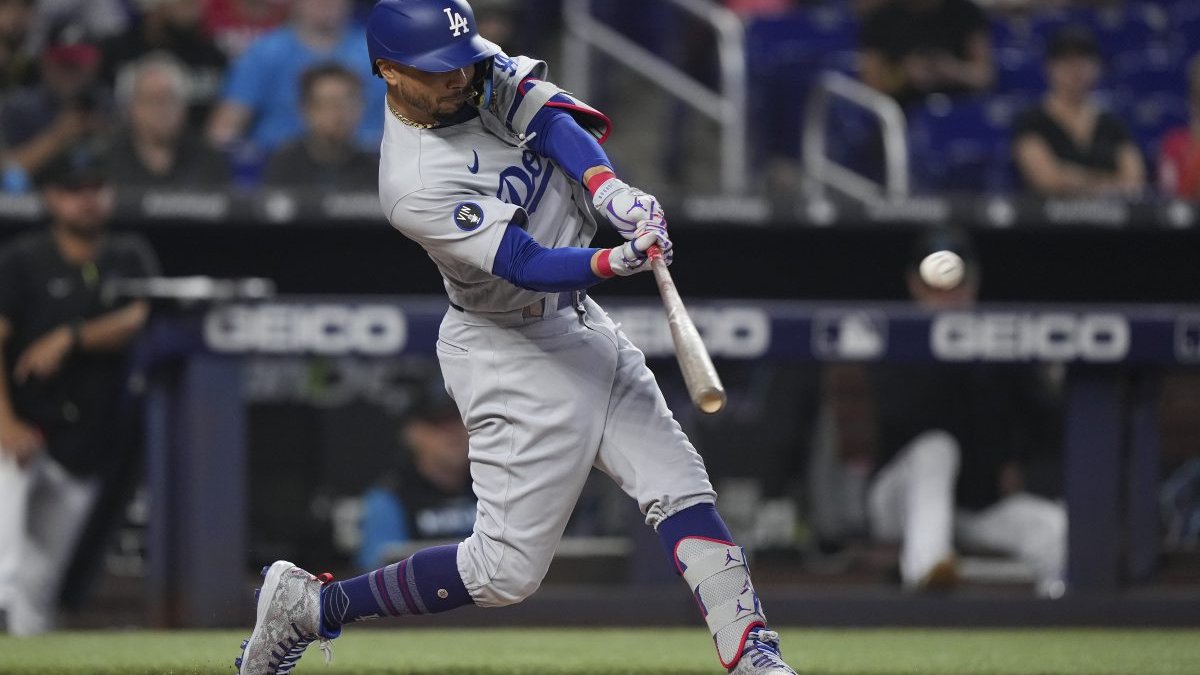 Mookie Betts homers in front of mom on Mother's Day