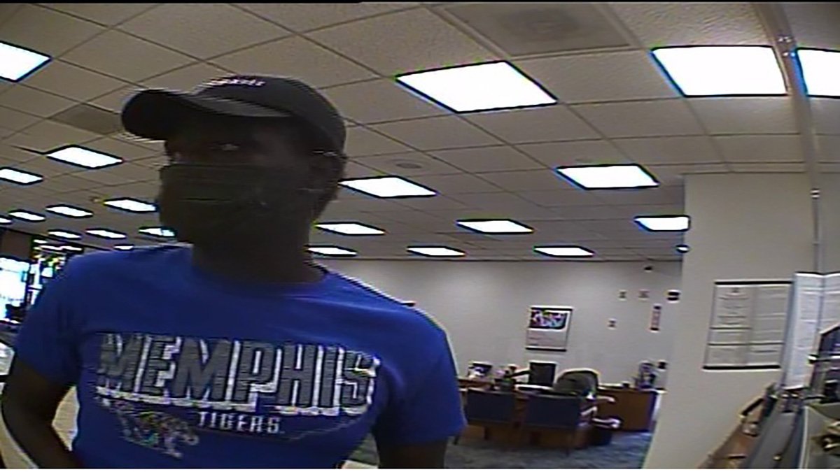 FBI Searching for Pembroke Pines Bank Robber Caught on Camera – NBC 6 ...