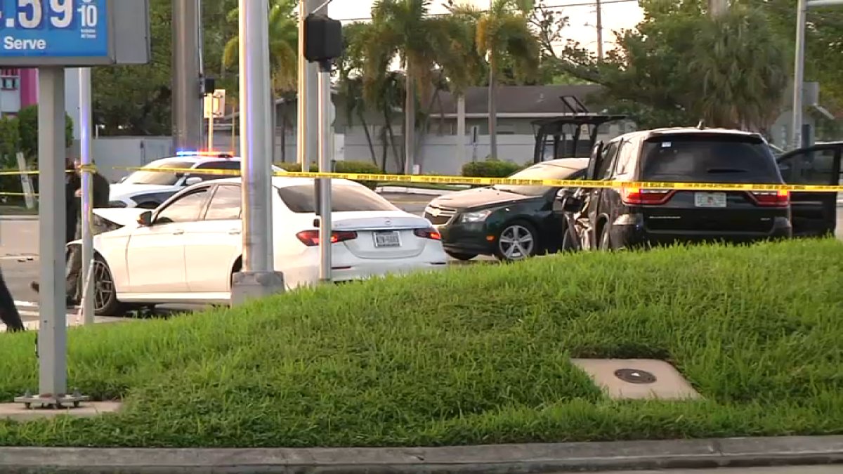 Woman Killed, 6 Injured in Crash Involving Suspects Fleeing Police in Oakland Park - Vimarsana News