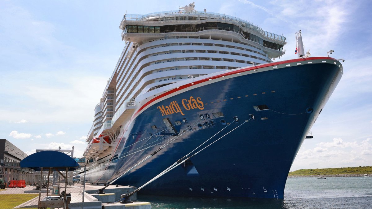 Carnival cruise ship rescues 9 from disabled boat off of Florida coast