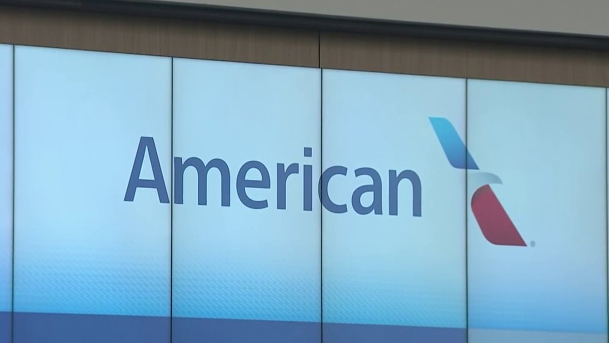 American Airlines flight aborts takeoff at MIA after unauthorized plane enters runway; new Captain Jack Sparrow entertainment announced for 2026 Halloween Party.