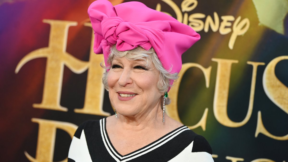 Bette Midler Formally Sets the Record Straight on That Hocus Pocus Quote Discussion