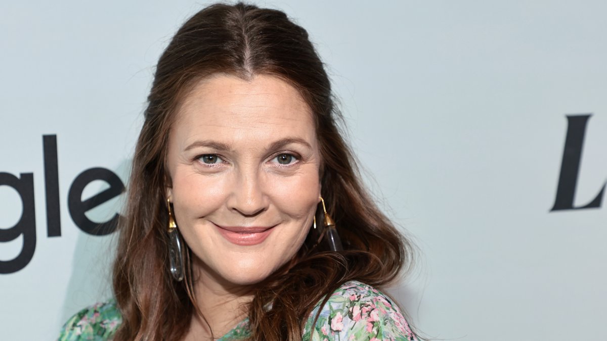 Drew Barrymore’s Pizza Salad Recipe Has Foodies Fully Divided