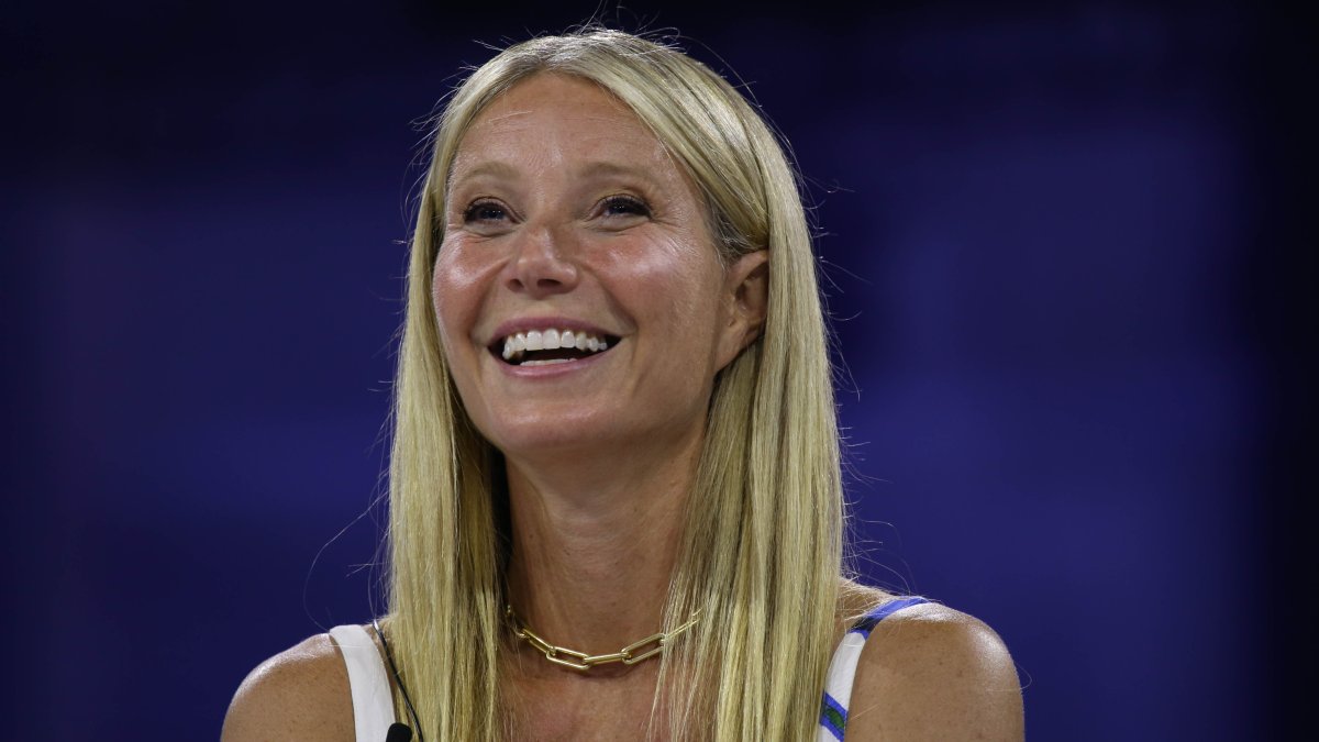 Gwyneth Paltrow Suggests Daughter Apple Martin Leaving for Higher education ‘Feels Pretty much as Profound as Giving Birth’