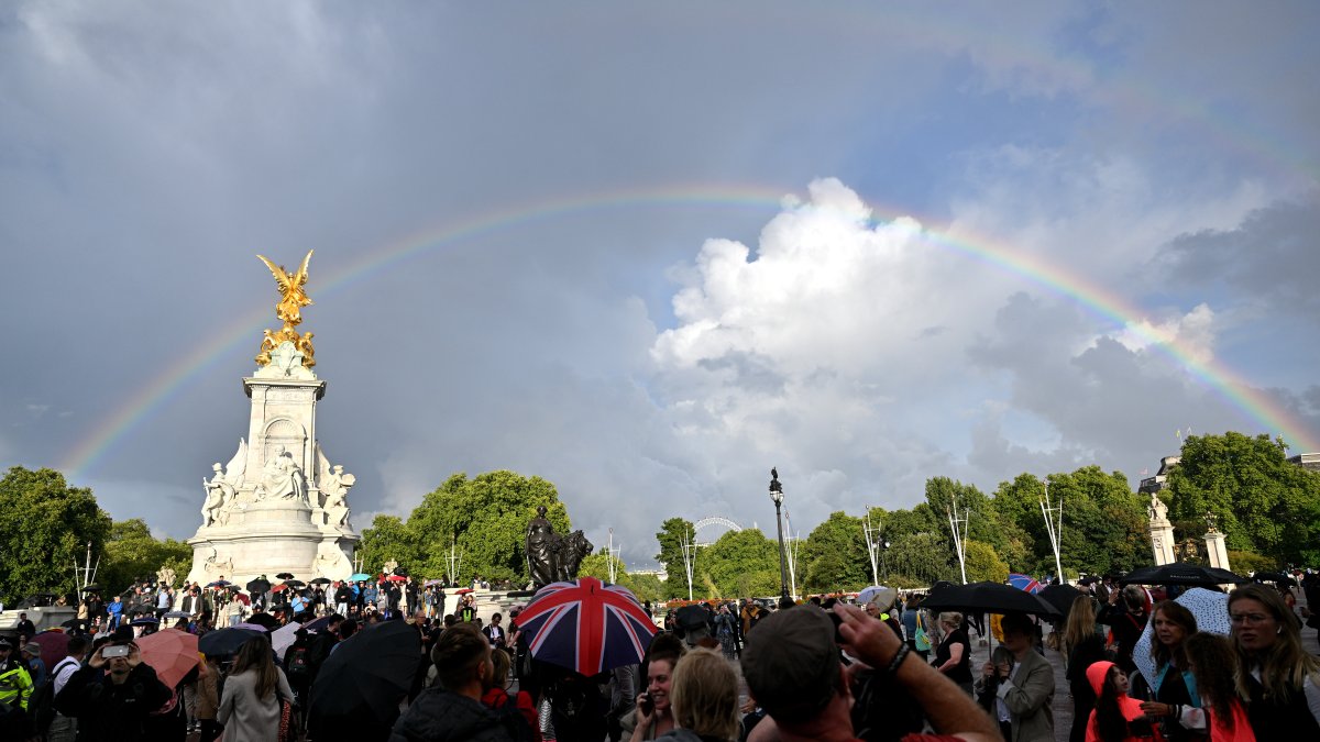 Rainbow Appears In excess of Buckingham Palace Just Just before Queen’s Dying Is Introduced