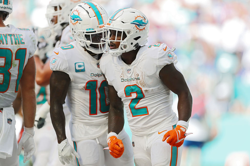 Dolphins Win Wild Divisional Showdown With Buffalo, Remain AFC's Only Unbeaten Team