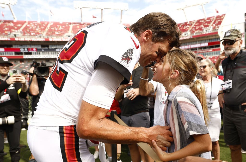 Tom Brady and Gisele Bündchen’s Little ones Be part of Him at His To start with Household Sport of the NFL Period