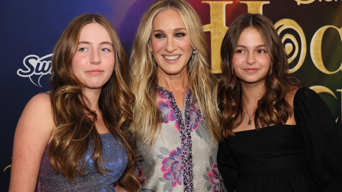 Sarah Jessica Parker’s Twins Marion and Tabitha Broderick Appear All Grown Up in Rare Pink Carpet Look