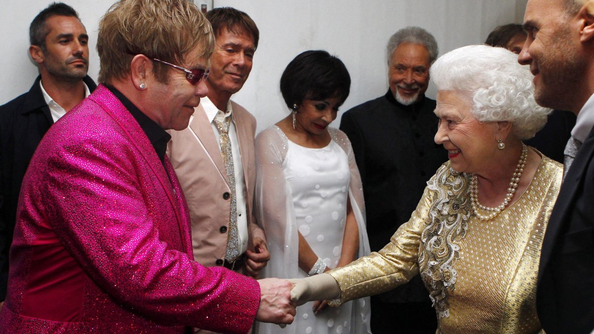 Victoria Beckham, Elton John and Much more Pay back Tribute to Queen Elizabeth II